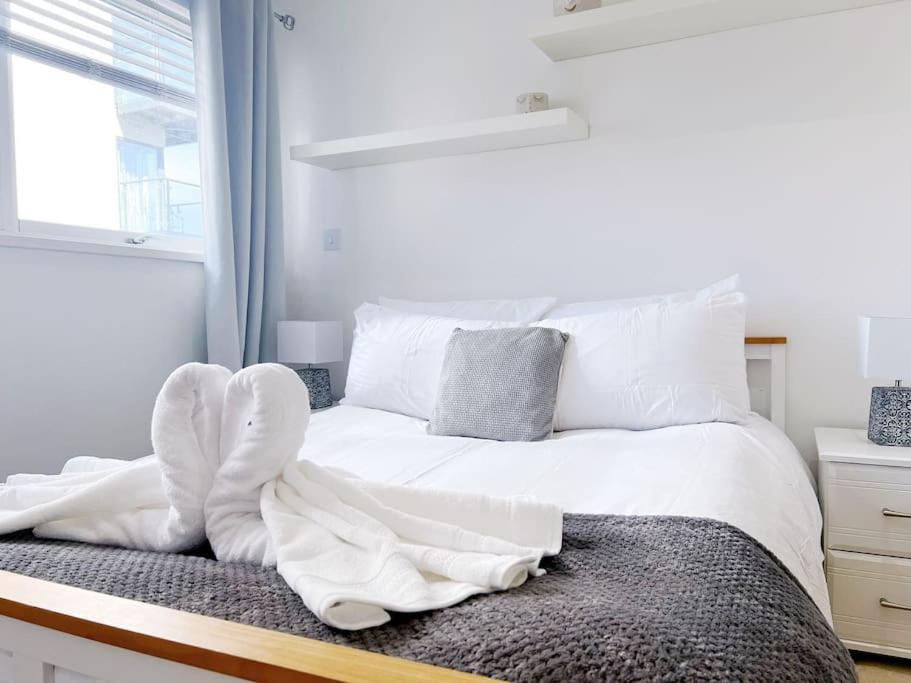 Stylish Seaview One-Bedroom Apt Суонси Экстерьер фото